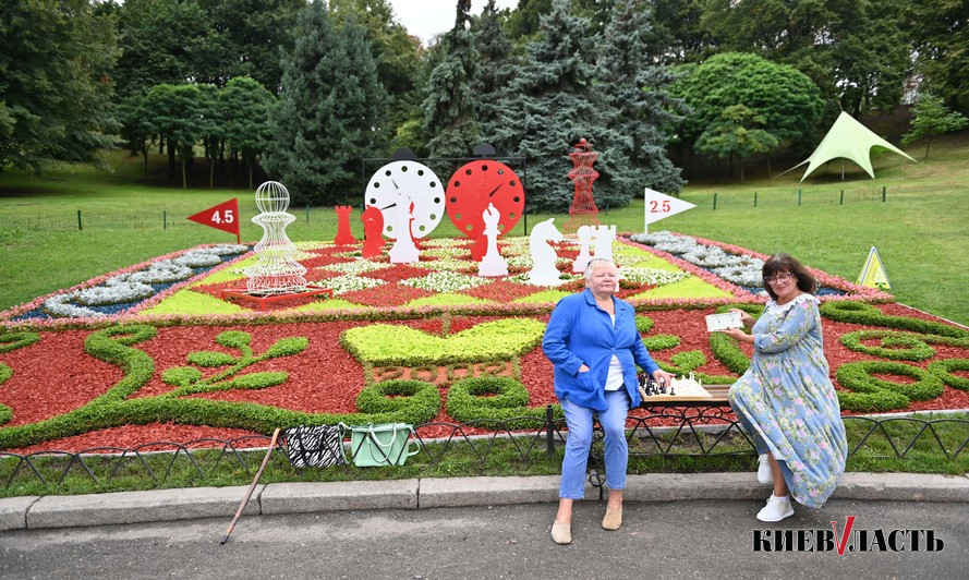 Ко Дню Независимости на Певческом поле открыли новую выставку (фото)