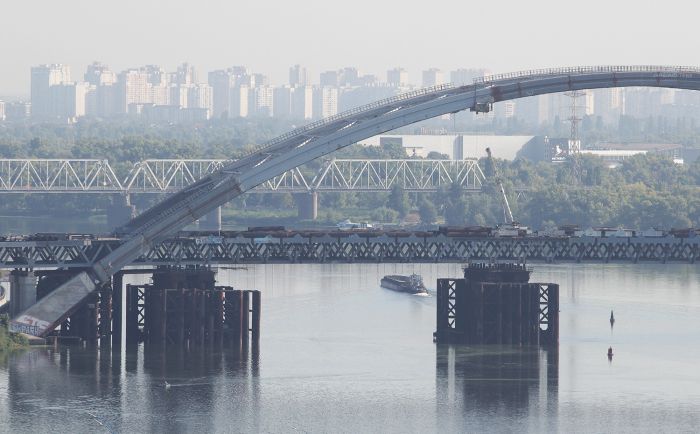 Временные опоры арки Подольского мостового перехода демонтированы (фото)