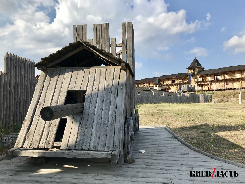 Стрельба из лука и конно-трюковое шоу: как встречали осень в Древнем Киеве (фото, видео)