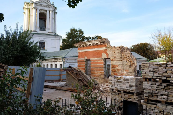 Никоряк опроверг слухи, что под видом реставрации разбирают келью Фроловского монастыря (фото)