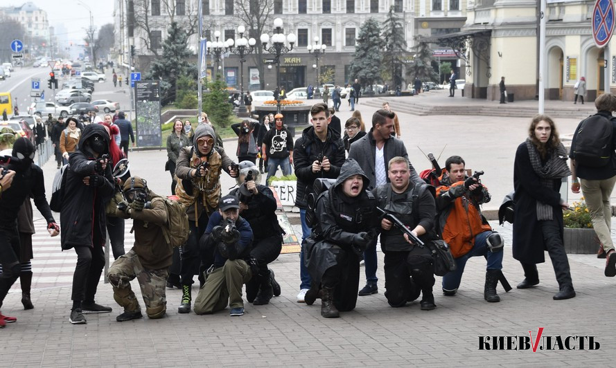 Ходячие мертвецы: в Киеве прошел парад зомби (фото, видео)