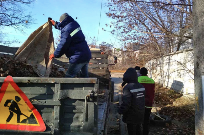 Руководство Соломенского района отчиталось о ликвидации стихийной свалки на улице Козелецкой (фото)