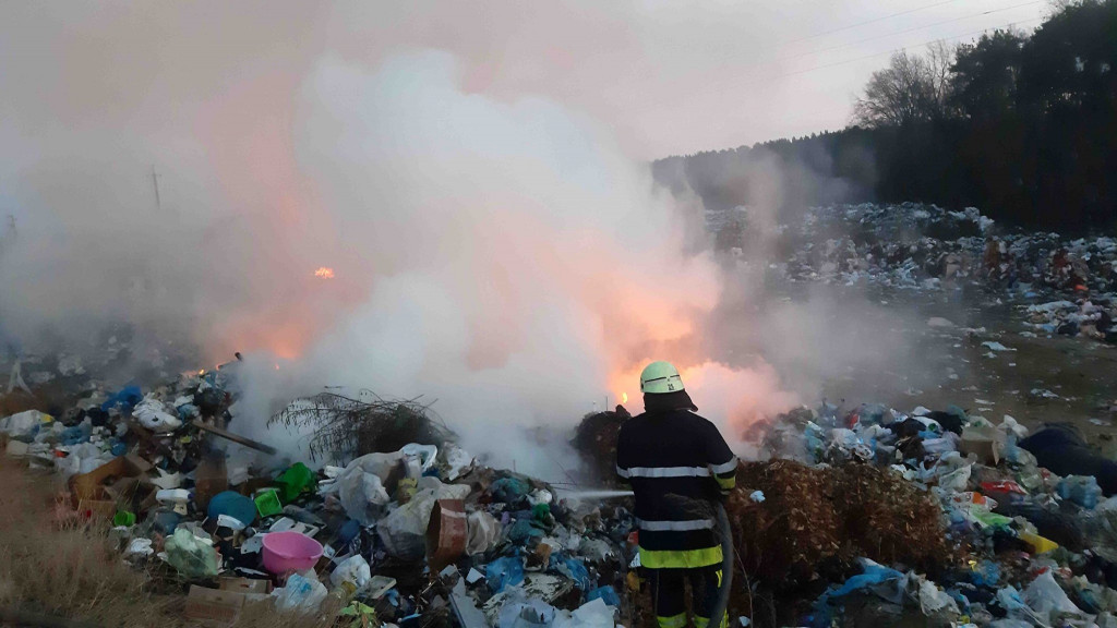 Возле Березани на Киевщине горела несанкционированная свалка мусора