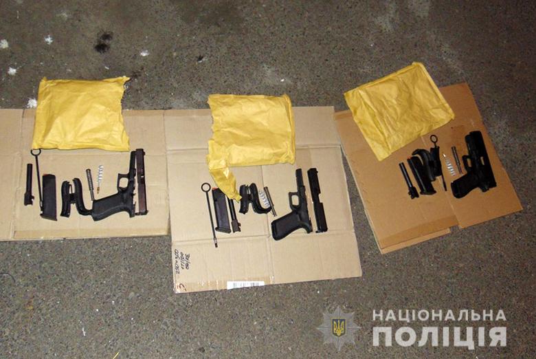 На Позняках задержали россиянина с тремя пистолетами (фото)