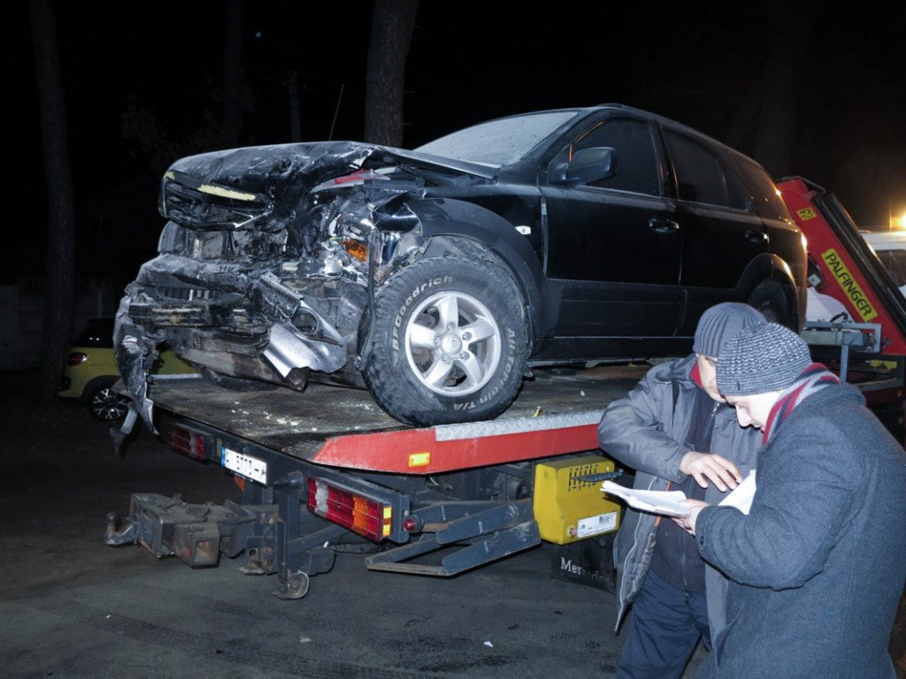 В Буче в результате лобового столкновения автомобилей погиб молодой человек (фото)