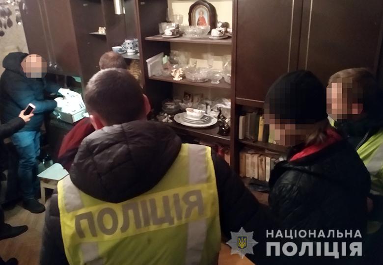 В Киеве задержали подозреваемого в покушении на убийство и попытке изнасилования 19-летней киевлянки (фото, видео)