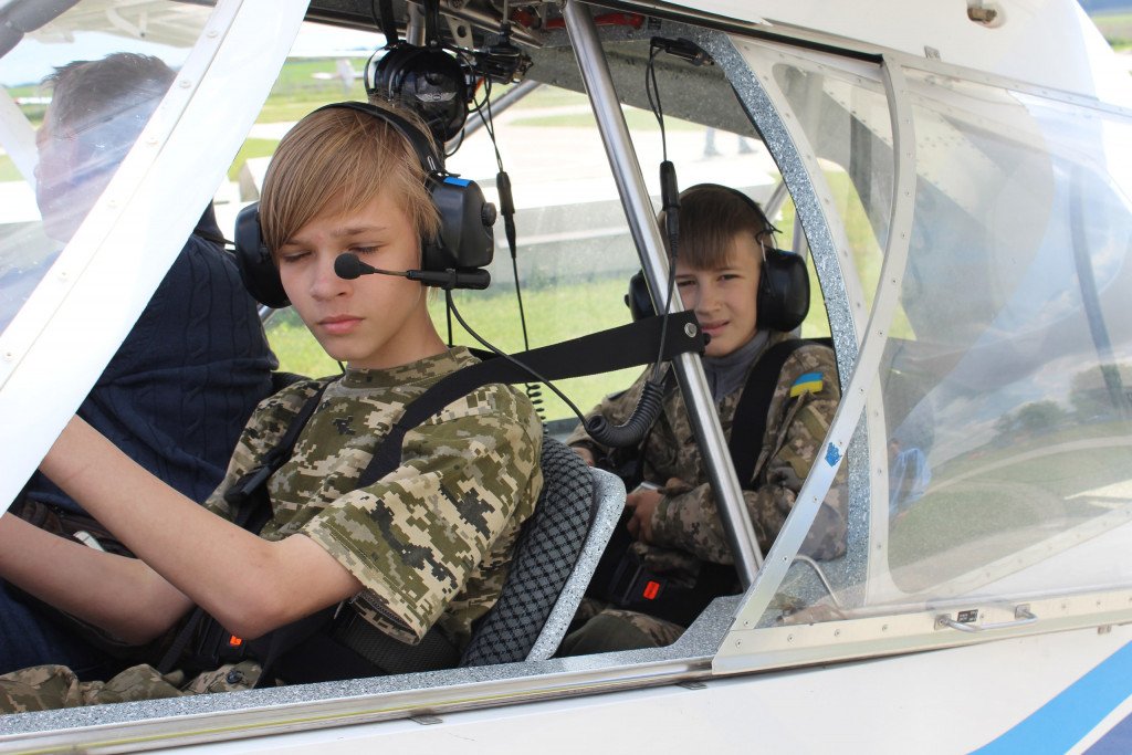 Де в Києві школярам опанувати авіацію