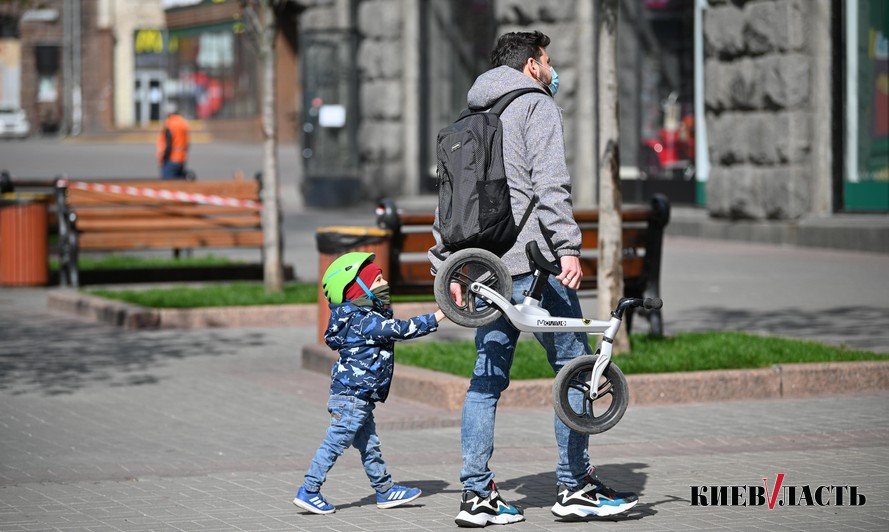 Киев на исходе первого месяца карантина (фоторепортаж)