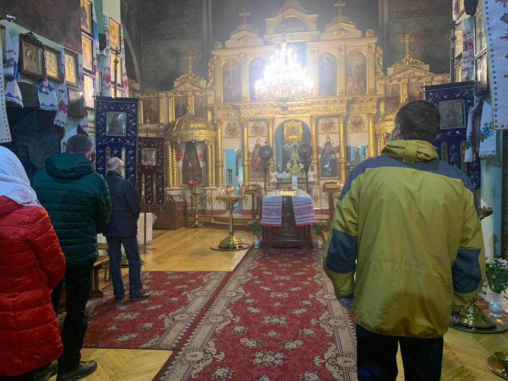 В ночь на воскресенье храмы Украины посетили 130 тысяч украинцев, вопреки призывам властей этого не делать