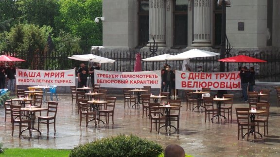 Активисты “открыли ресторан” под Офисом президента на Банковой в Киеве (фото, видео)