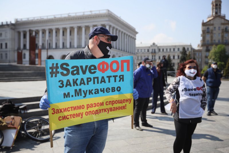 На Майдане Независимости в Киеве предприниматели устроили очередную акцию против карантина (фото, видео)