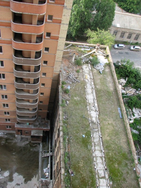 Столичные власти разрешили СБУ перестроить общежитие на Печерске под жилой дом