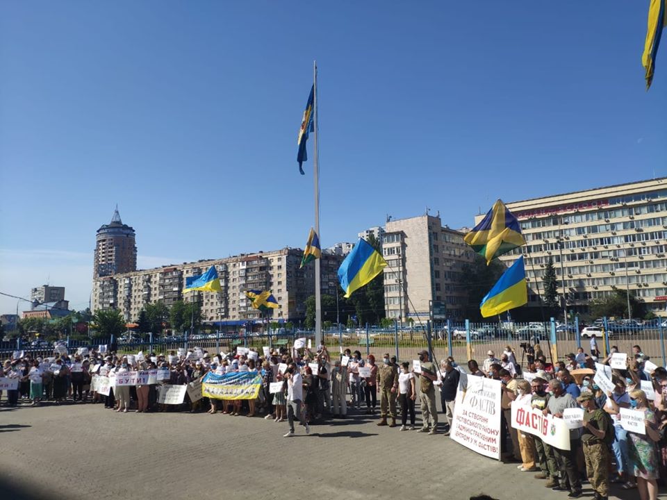 Власти Василькова собирают подписи в поддержку сохранения Васильковского района Киевщины