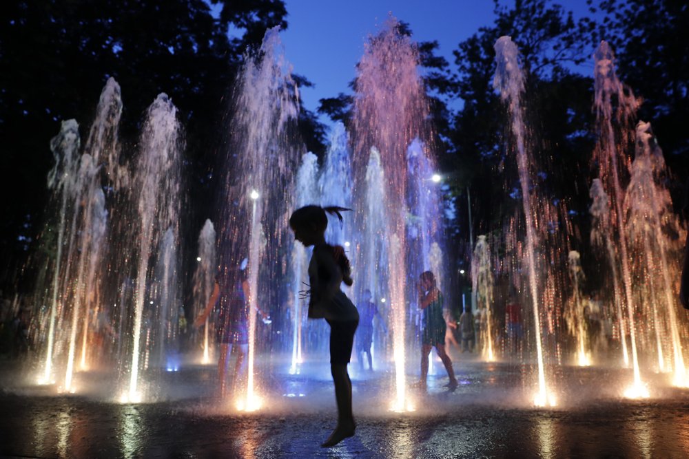 Кличко похвастался светомузыкальным фонтаном в Сырецком парке (фото, видео)