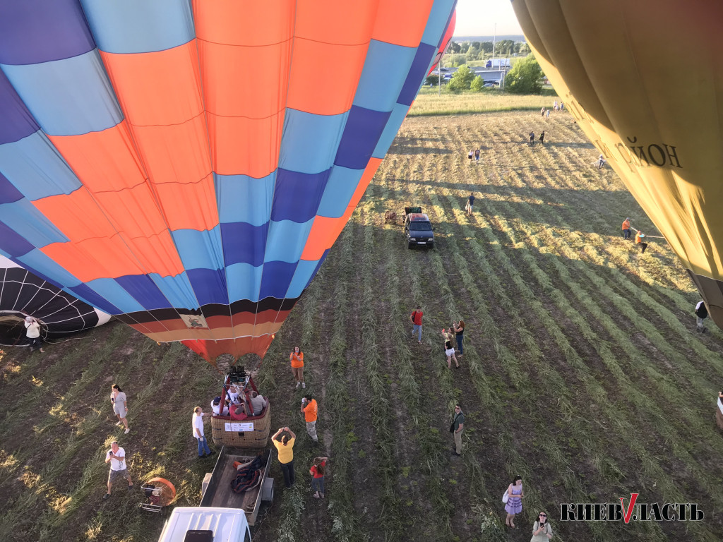 Літати без крил: під Києвом відбувся фестиваль повітряних куль (фото, відео)
