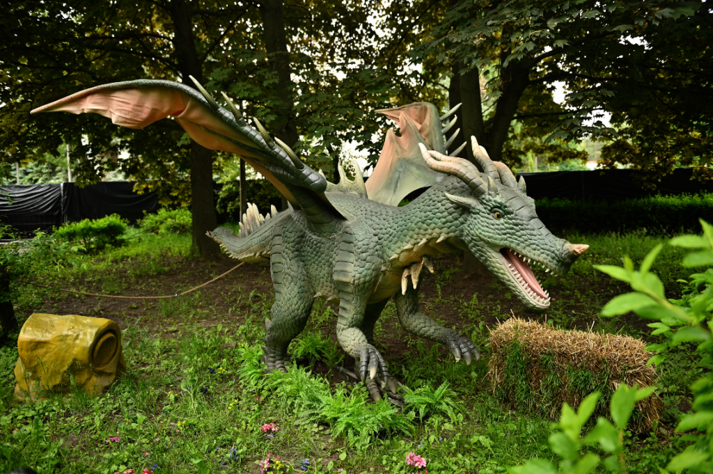 Выставка фантастических существ: мифы и легенды о драконах, которых можно увидеть на ВДНХ