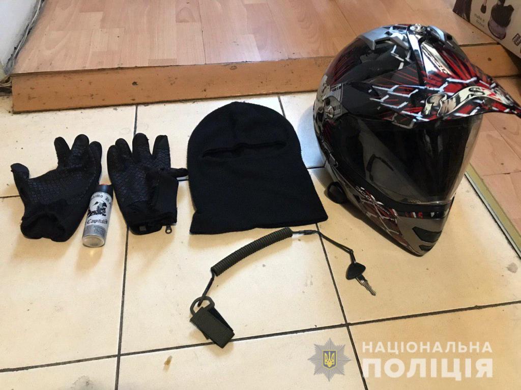 На Киевщине полиция задержала ОПГ за разбойное нападение на дом предпринимателя (фото, видео)