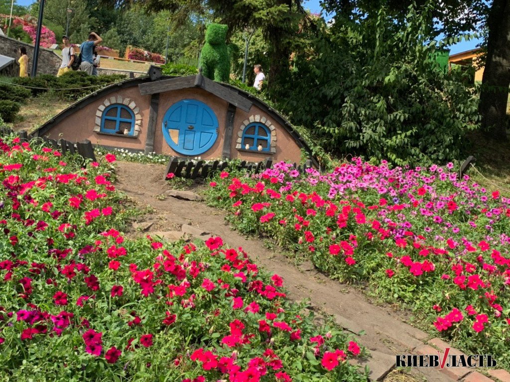 Квіткове сафарі у центрі столиці (фото, відео)