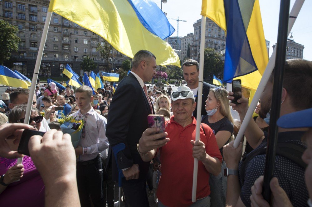 Кличко поздравил украинцев с Днем Государственного флага Украины (фото, видео)