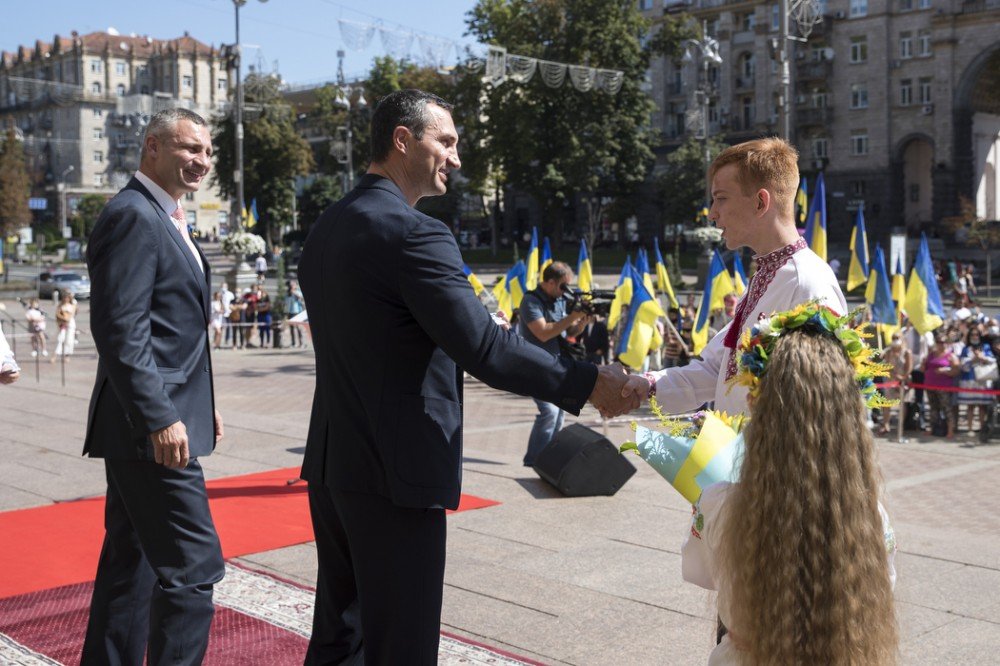 Кличко поздравил украинцев с Днем Государственного флага Украины (фото, видео)