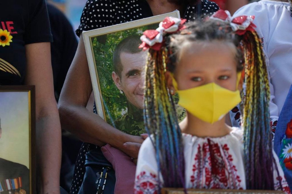 Кличко почтил память украинских защитников, погибших на востоке страны (фото)