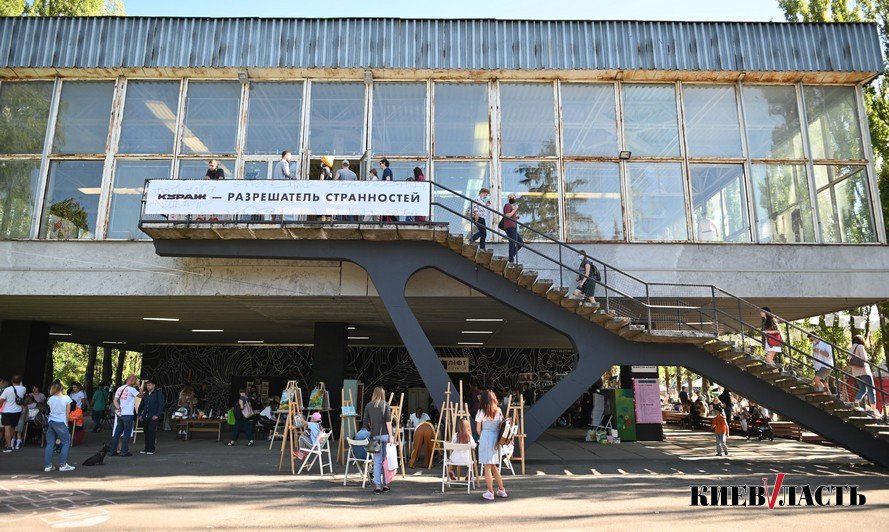 В мире книг: в Киеве прошел “Литературный Кураж” на ВДНХ (фото)