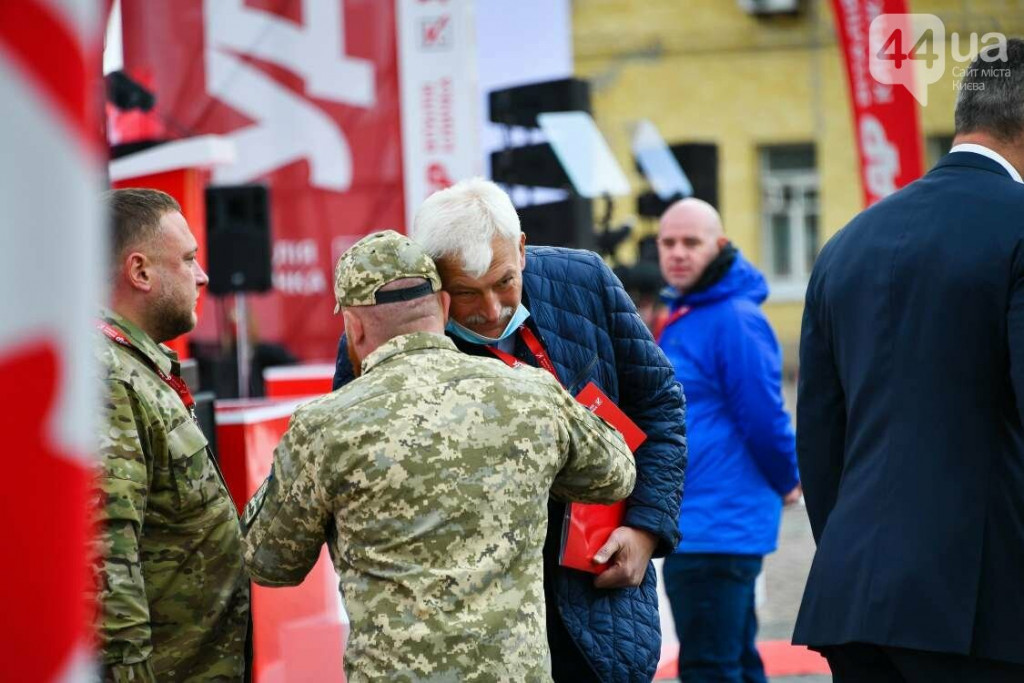 “Допомога захисникам України – це поклик мого серця” – Вячеслав Непоп