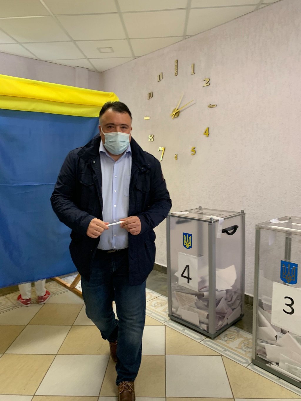 Роман Гах проголосовал на выборах в Борщаговской ОТГ и заявил, что лично видел “завезенных людей” (видео)