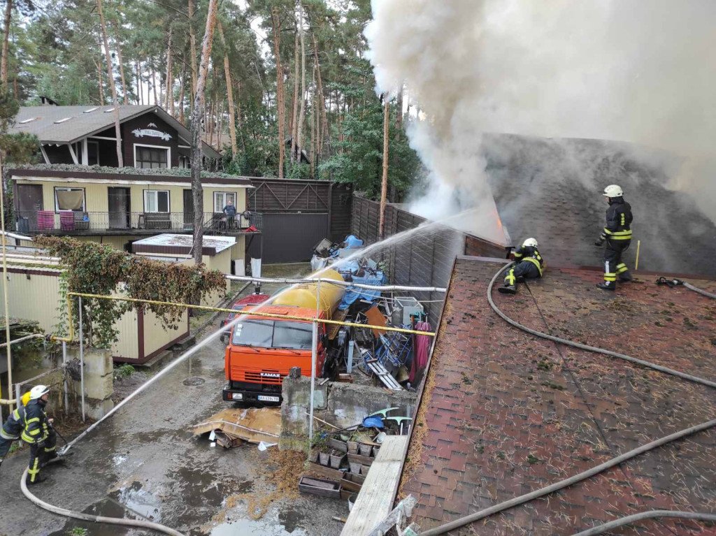 В Обуховском районе сгорел частный дом (фото)