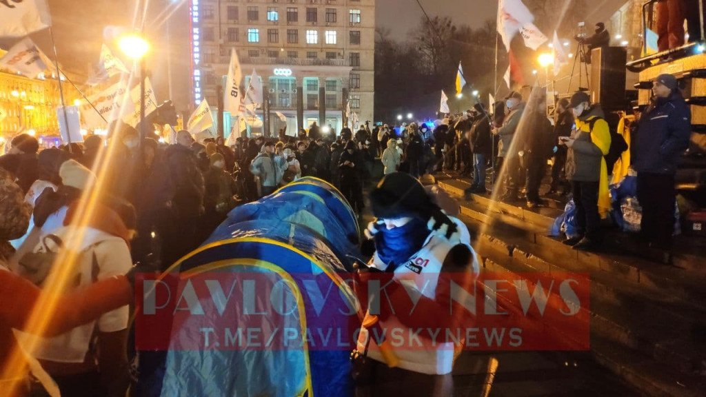 Силовики вновь атаковали протестующих предпринимателей на Майдане и отобрали палатки (фото, видео)