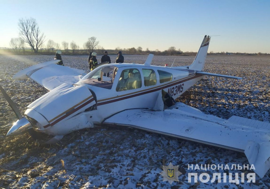 Полиция Киевщины расследует падение самолета в Броварском районе