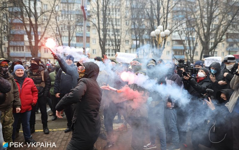 Под Офисом президента проходит митинг против приговора Сергею Стерненко (фото, видео)