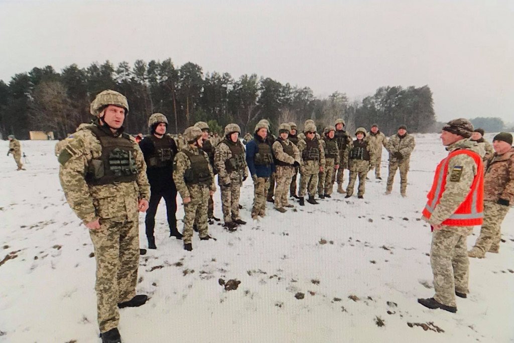 Кличко и его замы прошли боевую подготовку в учебном центре “Десна” (фото)