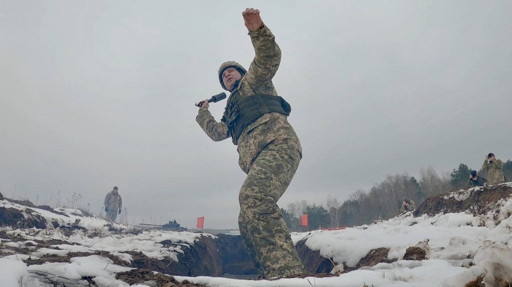 Кличко и его замы прошли боевую подготовку в учебном центре “Десна” (фото)