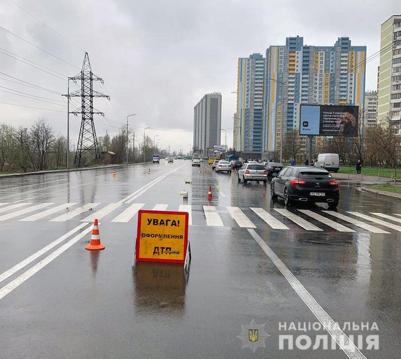 В Киеве маршрутка насмерть сбила женщину