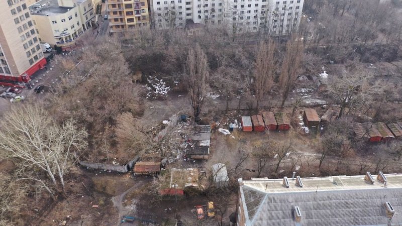 Стихийная свалка на Печерске: политолог рассказала об игнорировании проблемы со стороны местной власти