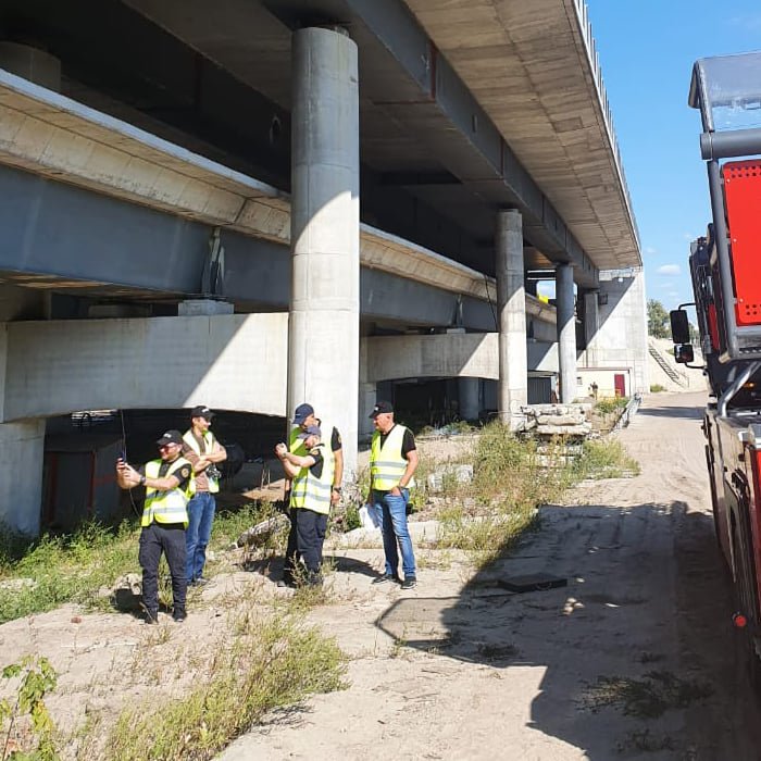 Правоохранители проводят осмотр на строительстве Подольского моста с привлечением экспертов (фото)
