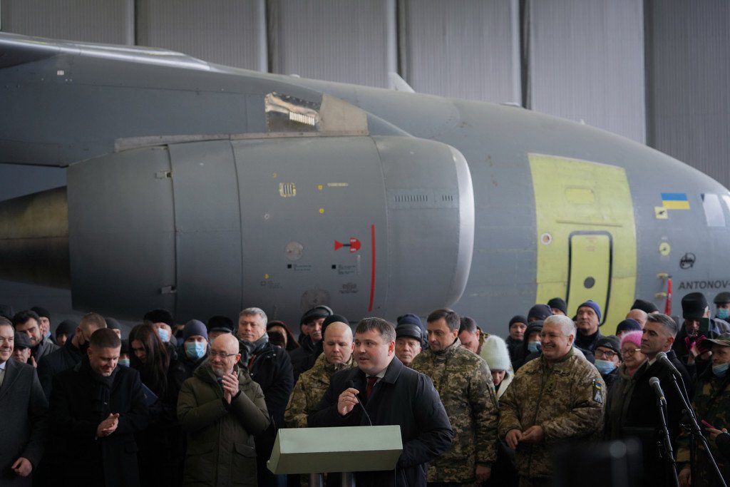 “Антонов” представил военно-транспортный самолет нового поколения (фото, видео)