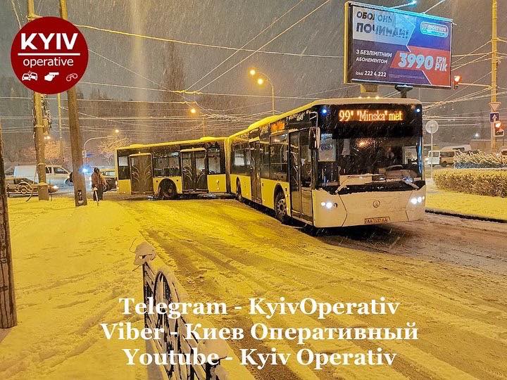 Снегопад в Киеве 20.12.2021: ситуация на дорогах столицы