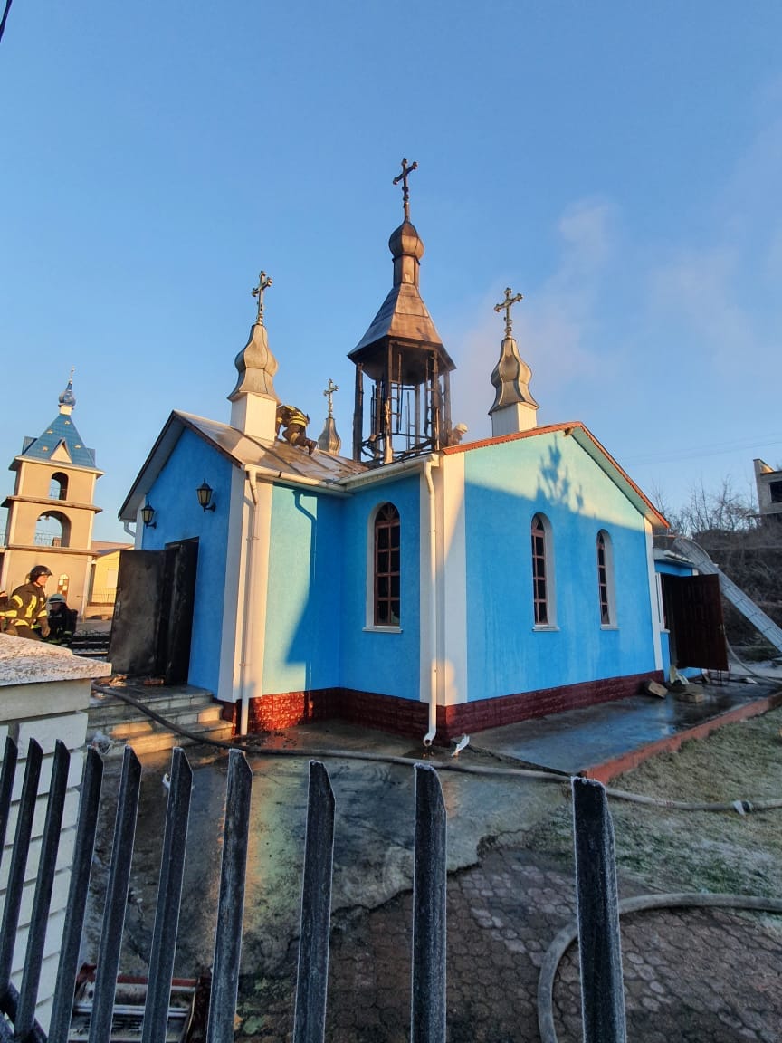 В селе под Обуховом сгорела церковь (фото)
