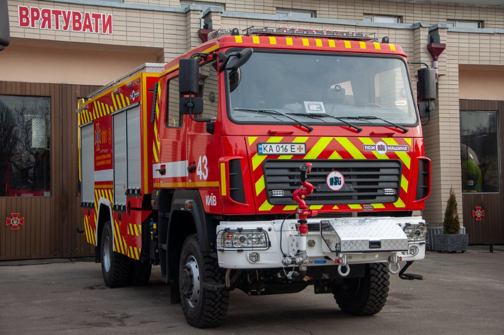 Пожарные Деснянского района получили новые автомобили (фото)