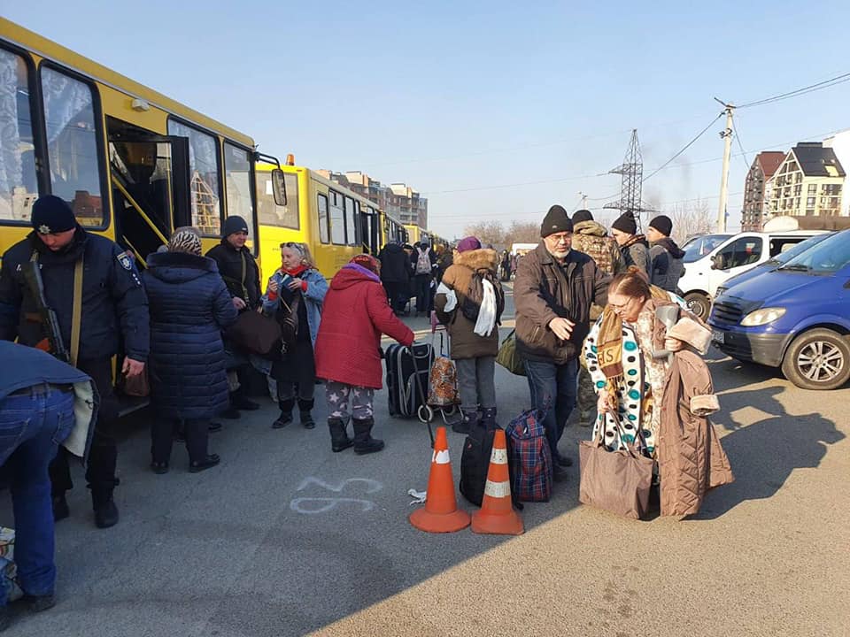 З Бучі до Білогородки прибули 7 евакуаційних автобусів