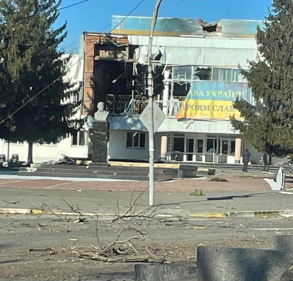 В Макарові на Київщині окупанти розстріляли “Ураганами” медичний центр, садочок та будинки