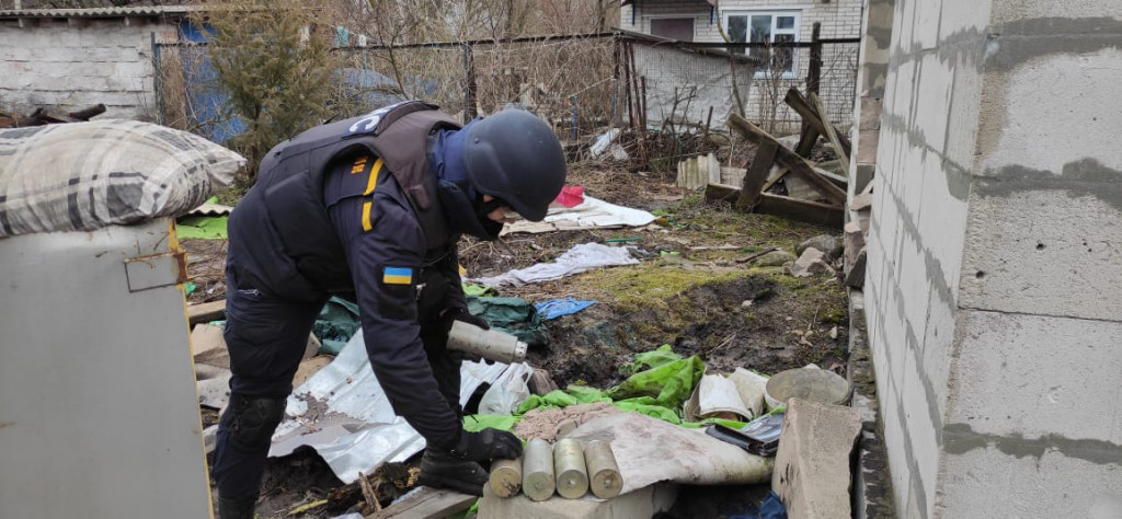 Піротехніки продовжують знешкоджувати вибухівку на Київщині, лише за минулу добу було більше 900 виїздів