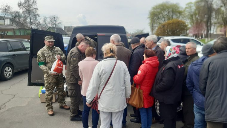 Працівники “Київміськбуду” передали допомогу для постраждалих мешканців Київщини