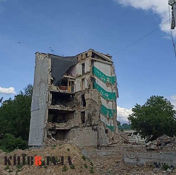 Поранена Київщина: хто, як і за скільки відновлює житло в Бородянці