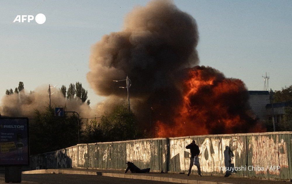 У Києві прогриміло п’ять вибухів - росія атакувала дронами-камікадзе середмістя (оновлюється)