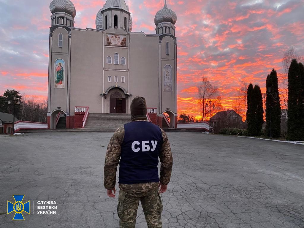 СБУ проводить обшуки в храмах УПЦ на Дніпропетровщині та Хмельниччині