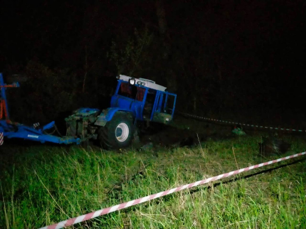 У Великодимерській громаді трактор підірвався на протитанковій міні (фото)