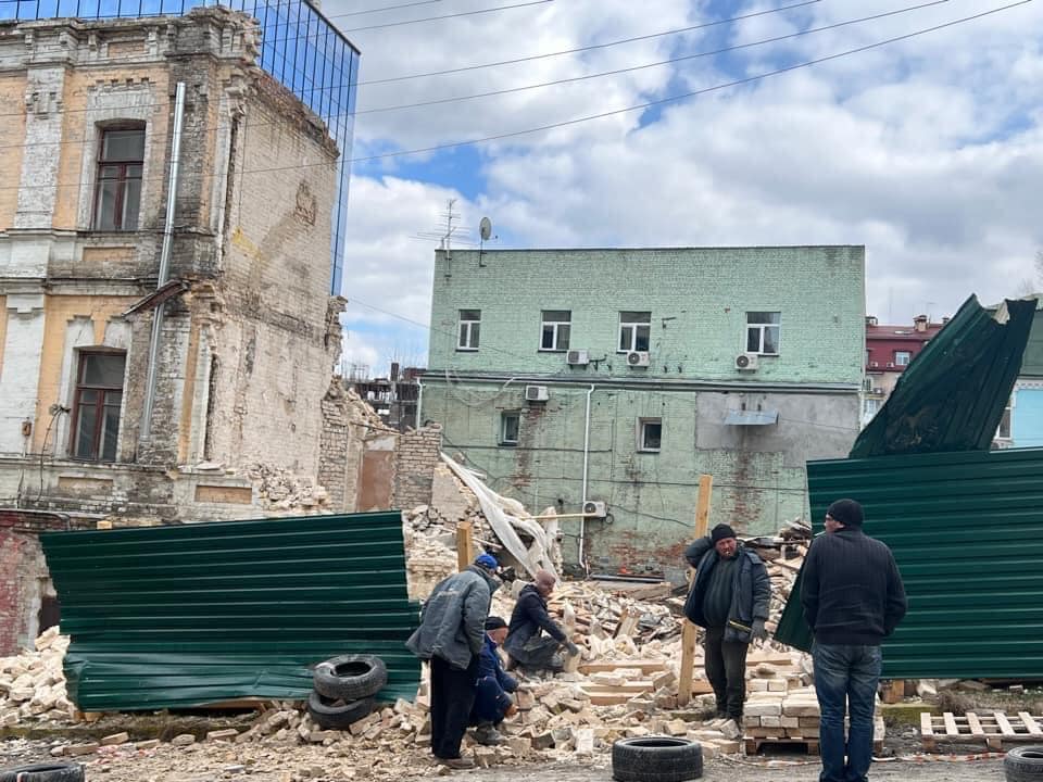 Толерування руїни: Київрада націлилась на знищення столітньої будівлі на Подолі